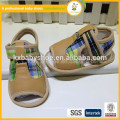 Sandalias de los cabritos de China china 2015 el nuevo cuero hecho a mano de la venta caliente diseña las sandalias del pvc